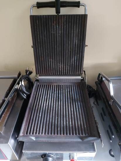 Εικόνα της Τοστιέρα μονή ραβδωτή  Μ&Μ